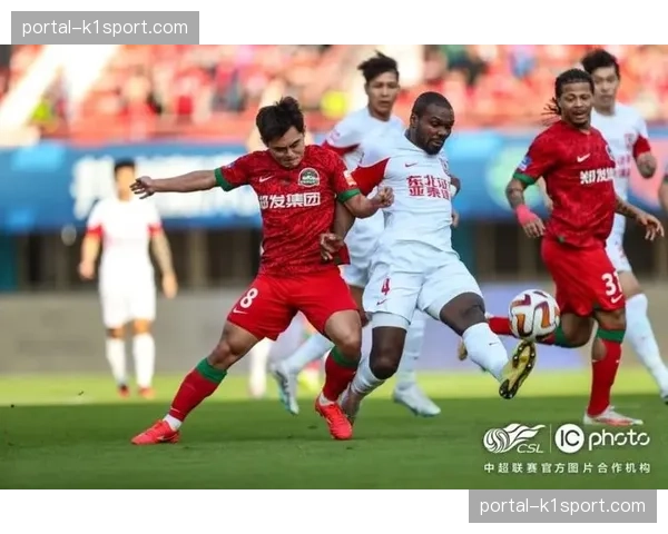 半场战报：长春亚泰0-0河南队，双方门将各献神扑